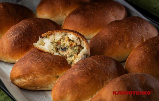 Пиріжки з картоплею та грибами в духовці