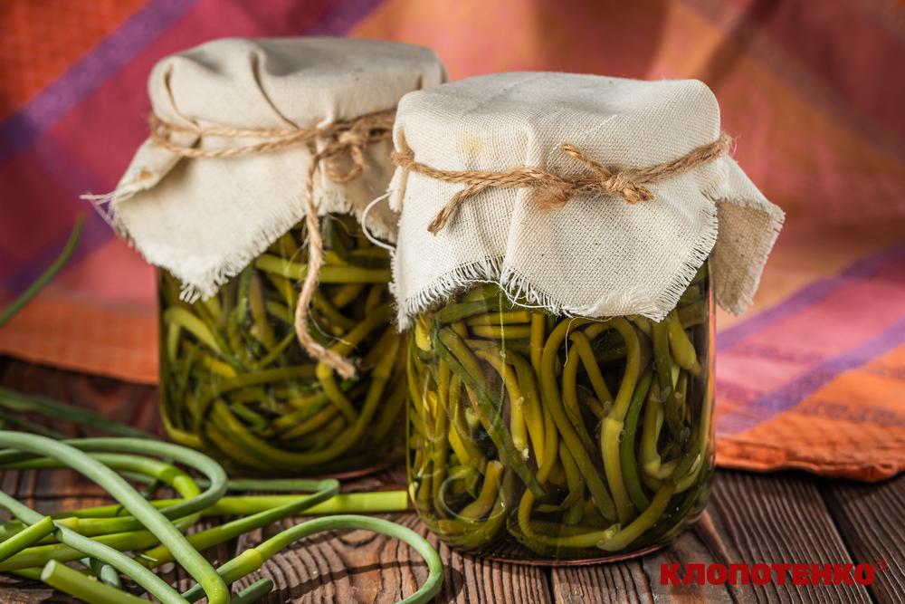Мариновані часникові стрілки