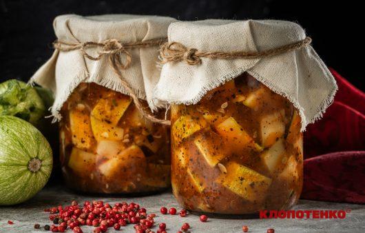 кабачки з соусом сацебелі