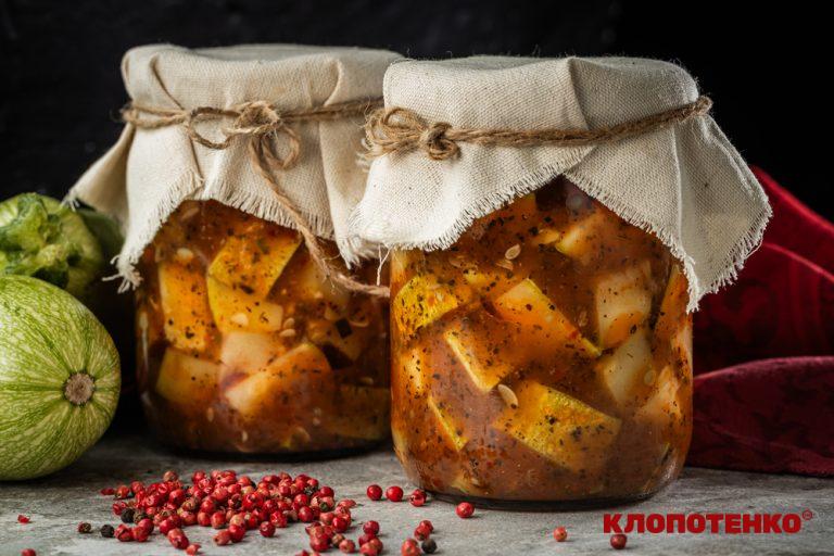 кабачки з соусом сацебелі