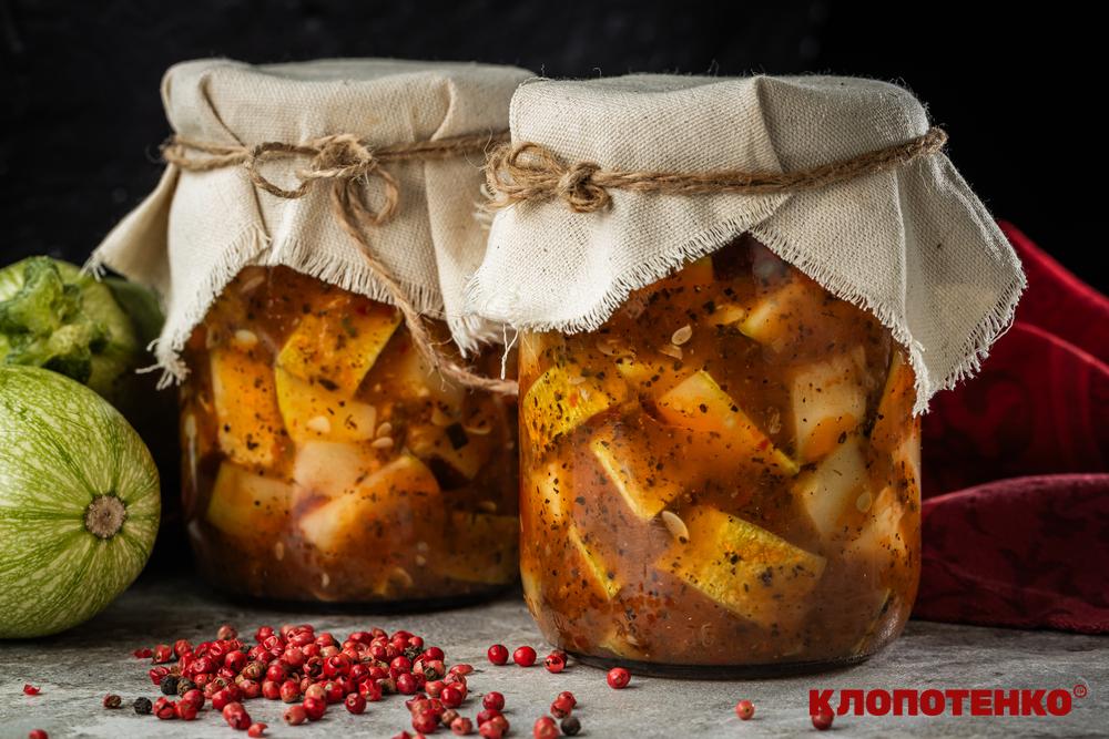 кабачки з соусом сацебелі