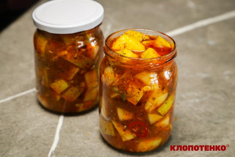 кабачки з соусом сацебелі