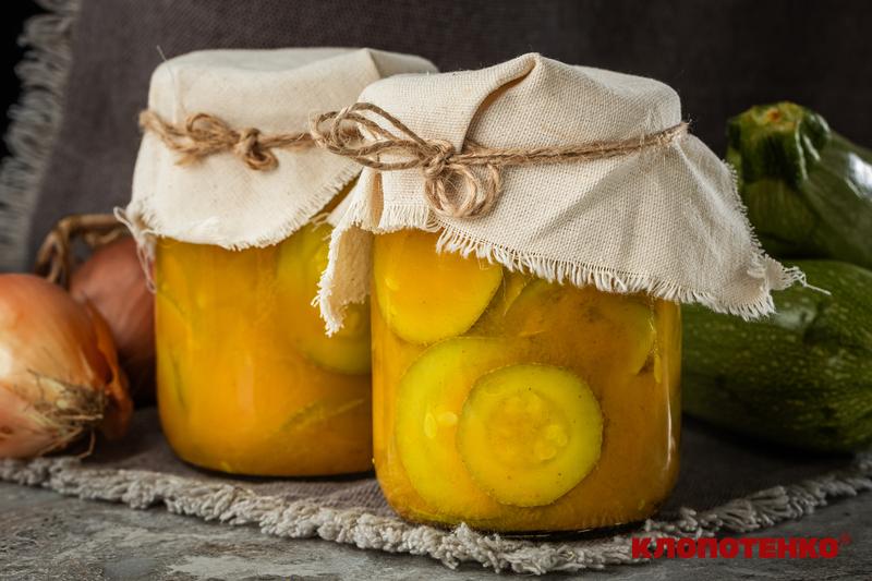 мариновані кабачки з куркумою