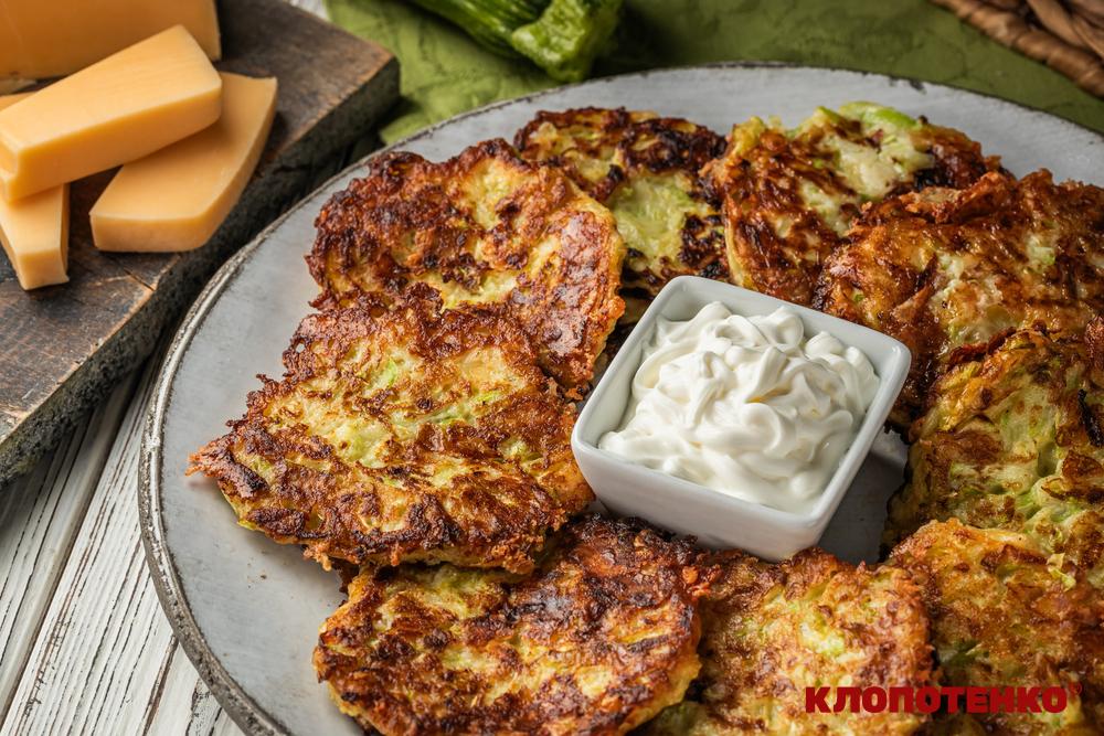 кабачкові оладки з сиром