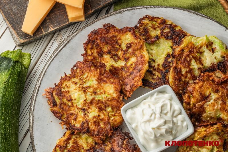 кабачкові оладки з сиром