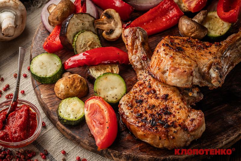 стейк зі свинини з овочами