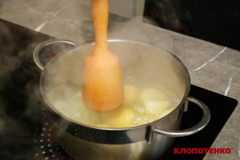 картопля у воді