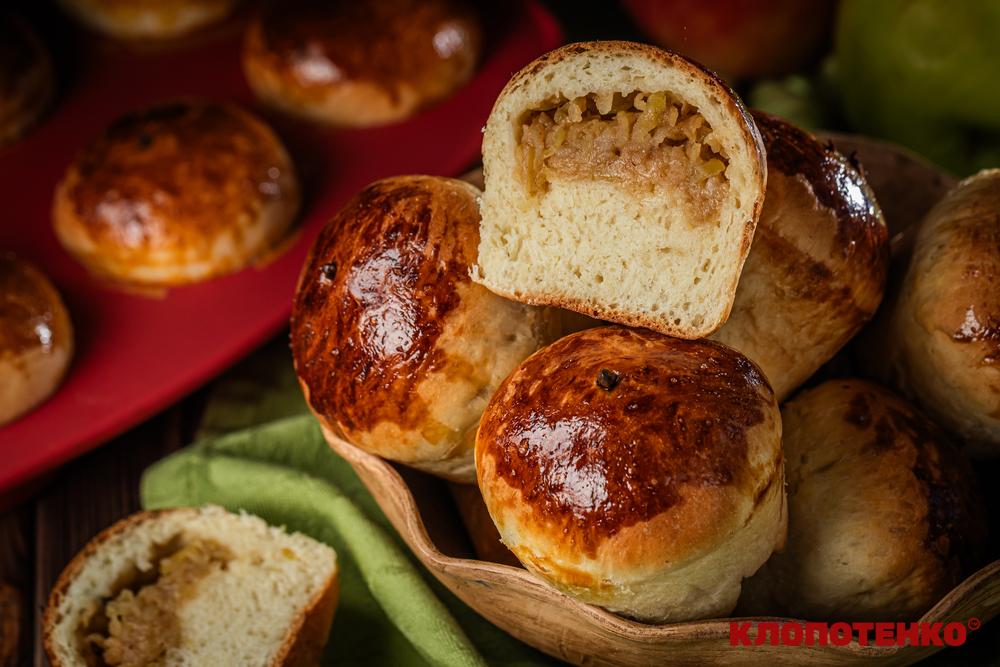 Булочки з яблуками