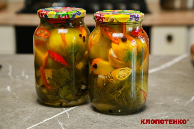 мариновані зелені помідори