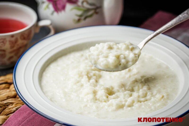 Рисова каша на молоці
