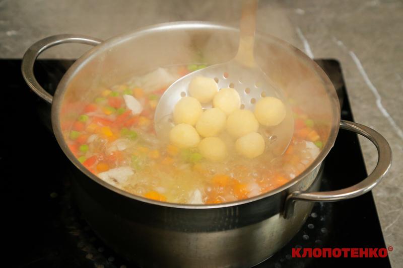 суп з сирними кульками