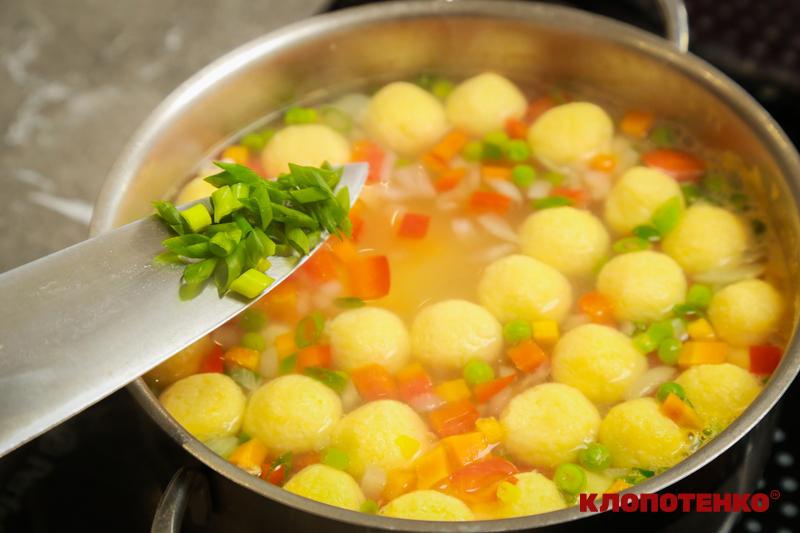 суп з сирними кульками