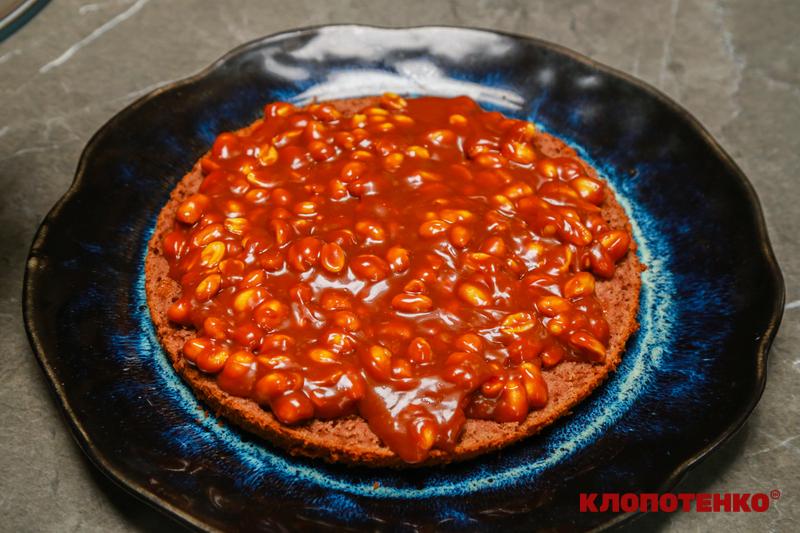 шар карамелі з горіхами