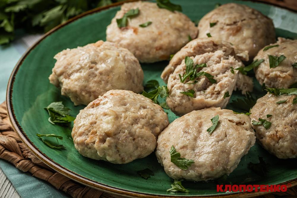 курячі котлети на пару в каструлі