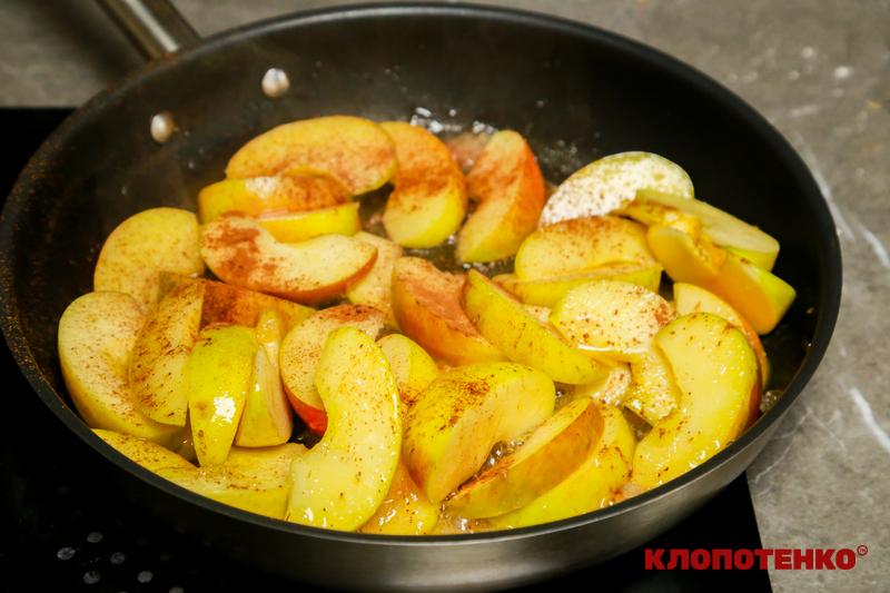 Карамелізація яблук для пирога